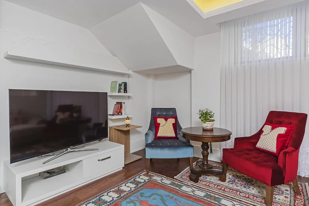 Luxury Apartment, 1 Bedroom, Kitchen, Garden ''Annex''