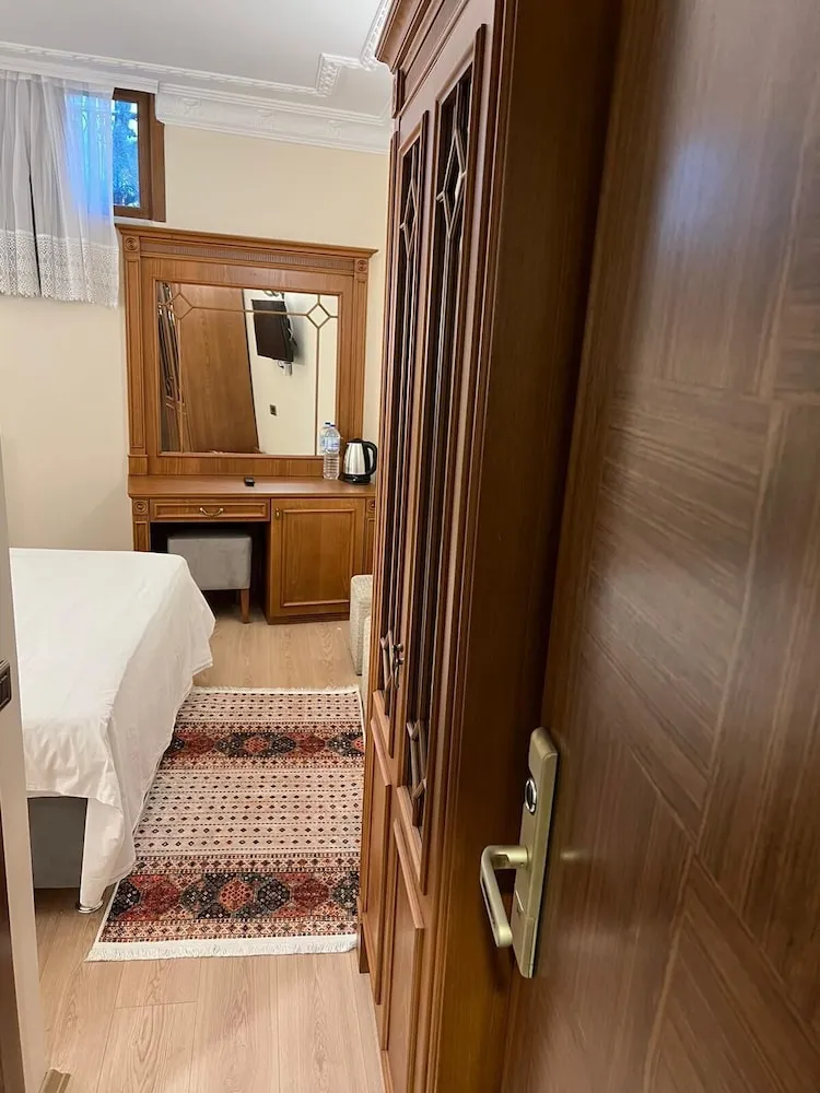 Double Room - Half Basement
