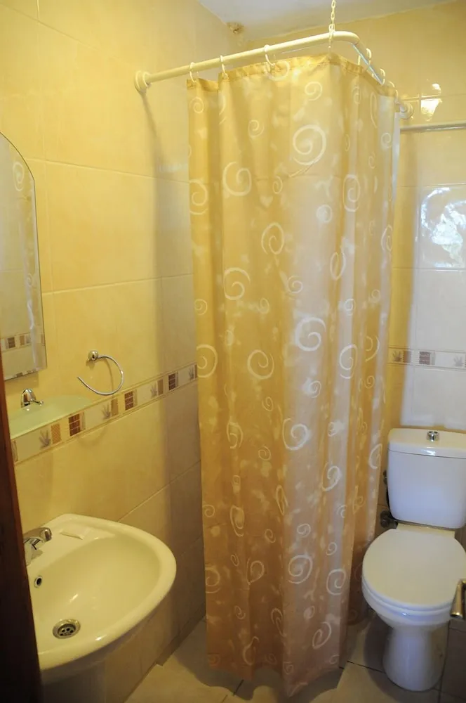 Üç Kişilik Oda, Özel Banyo, Bahçe Manzaralı