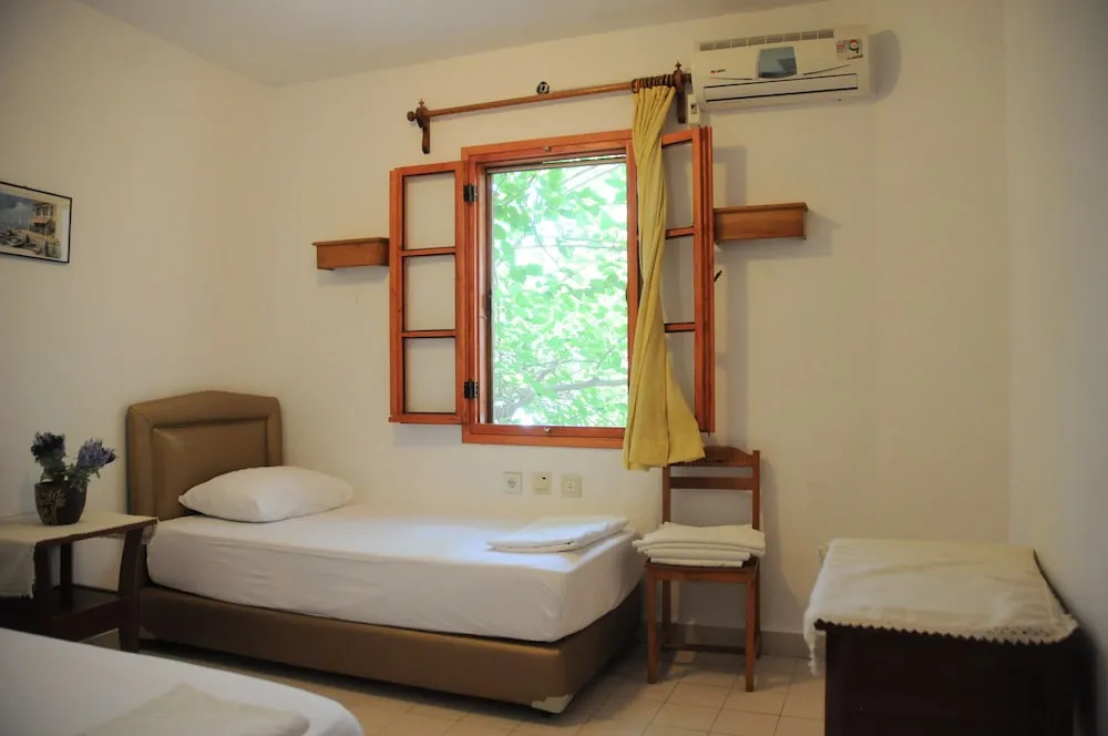 Üç Kişilik Oda, Özel Banyo, Bahçe Manzaralı