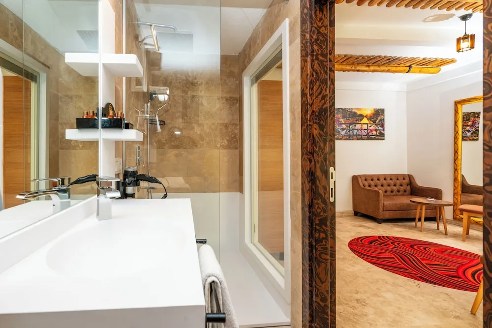 Comfort Tek Büyük Yataklı Oda