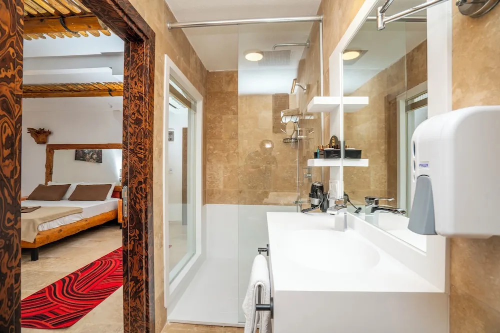 Comfort Tek Büyük Yataklı Oda