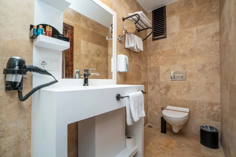 Comfort Tek Büyük Yataklı Oda