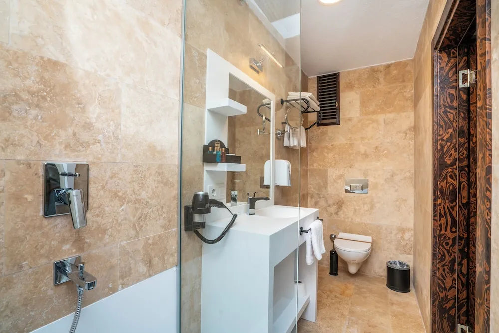 Comfort Tek Büyük Yataklı Oda