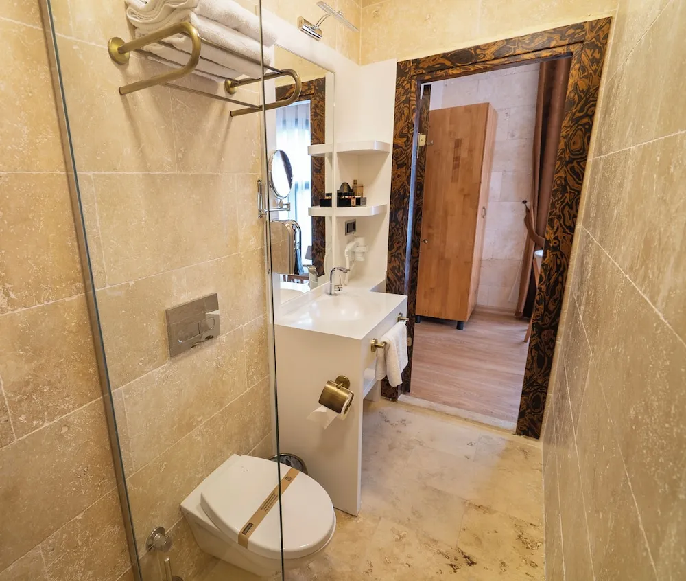 Comfort Tek Büyük Yataklı Oda