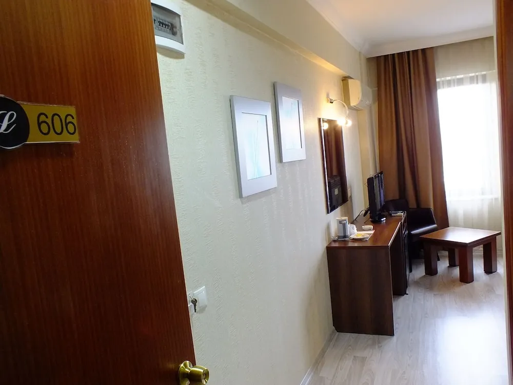City İki Ayrı Yataklı Oda, 2 Tek Kişilik Yatak, Dağ Manzaralı