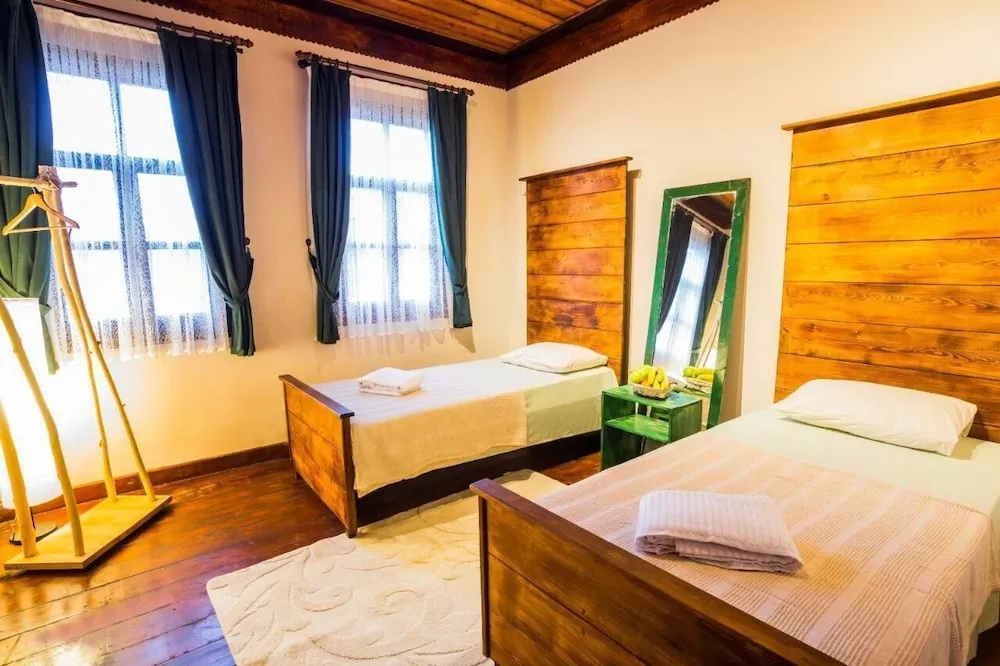 Şamlıoğlu Tarihi Köşkü