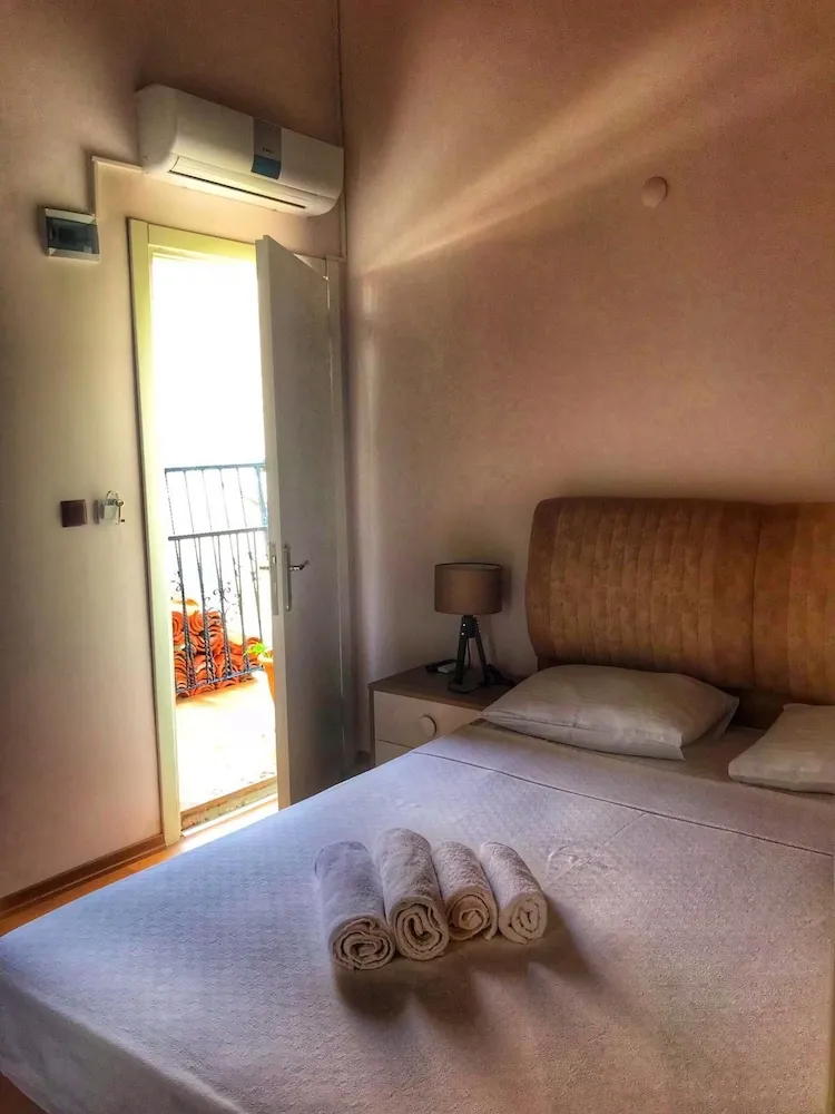 Comfort Tek Büyük Yataklı Oda