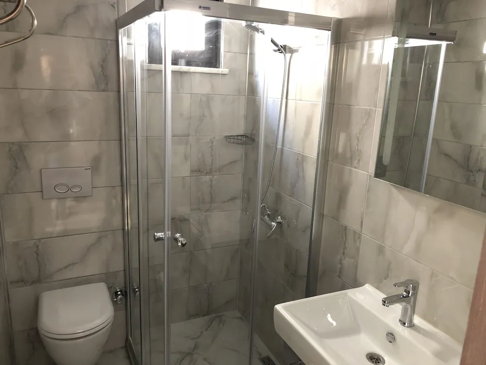 Basic Tek Büyük Yataklı Oda