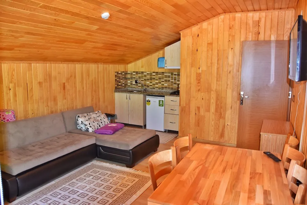 Apart Daire, Göl Manzaralı (Attic)