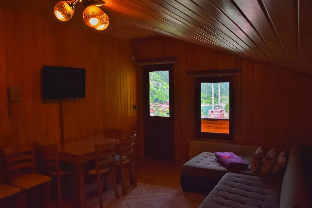 Apart Daire, Göl Manzaralı (Attic)