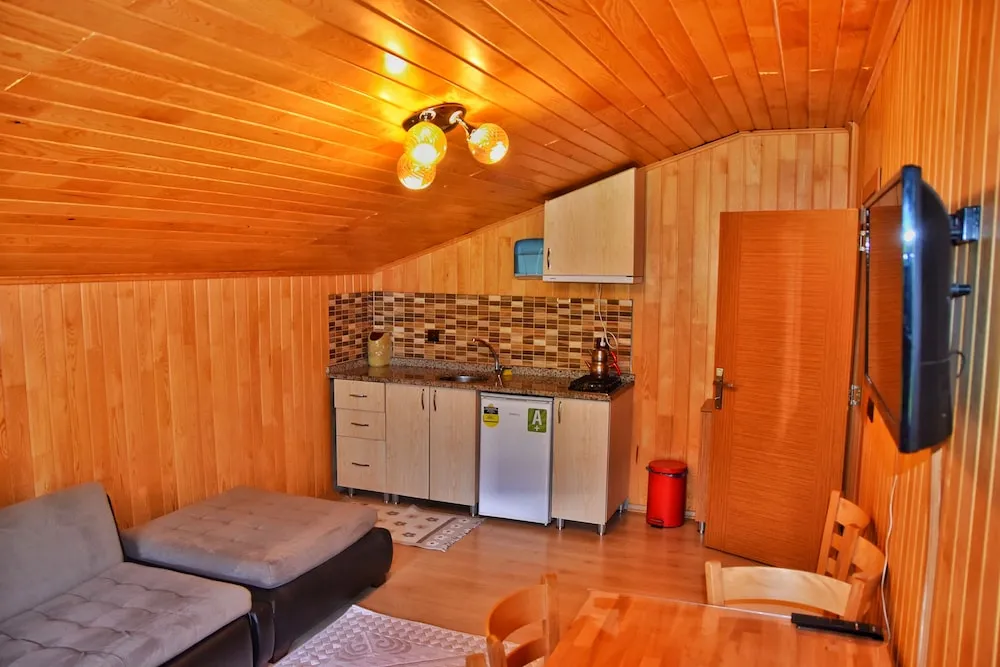 Apart Daire, Göl Manzaralı (Attic)