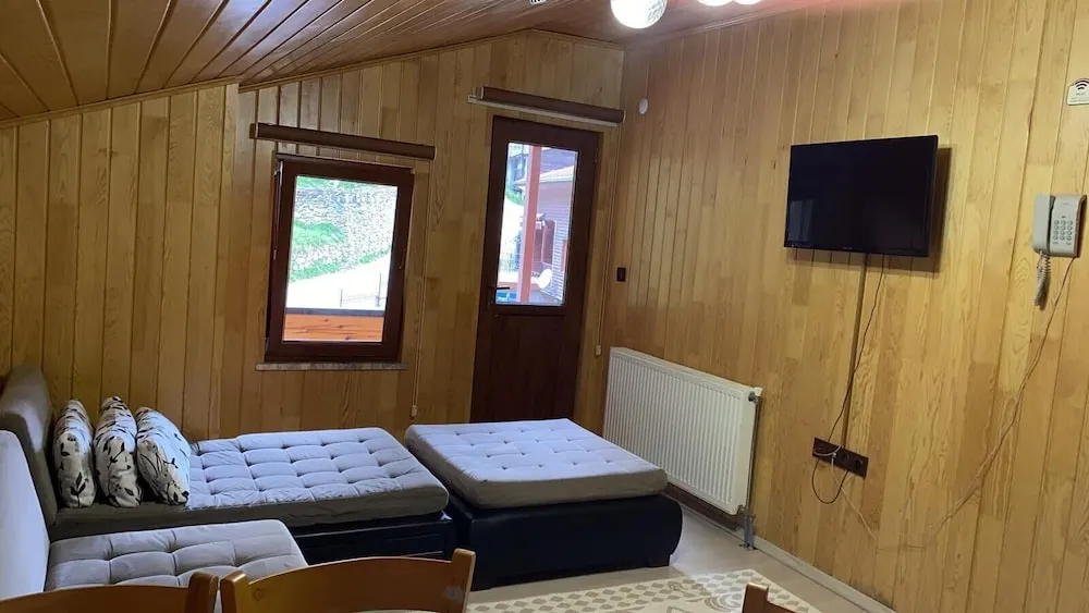 Çatı Katı, Balkonlu Dağ Manzaralı