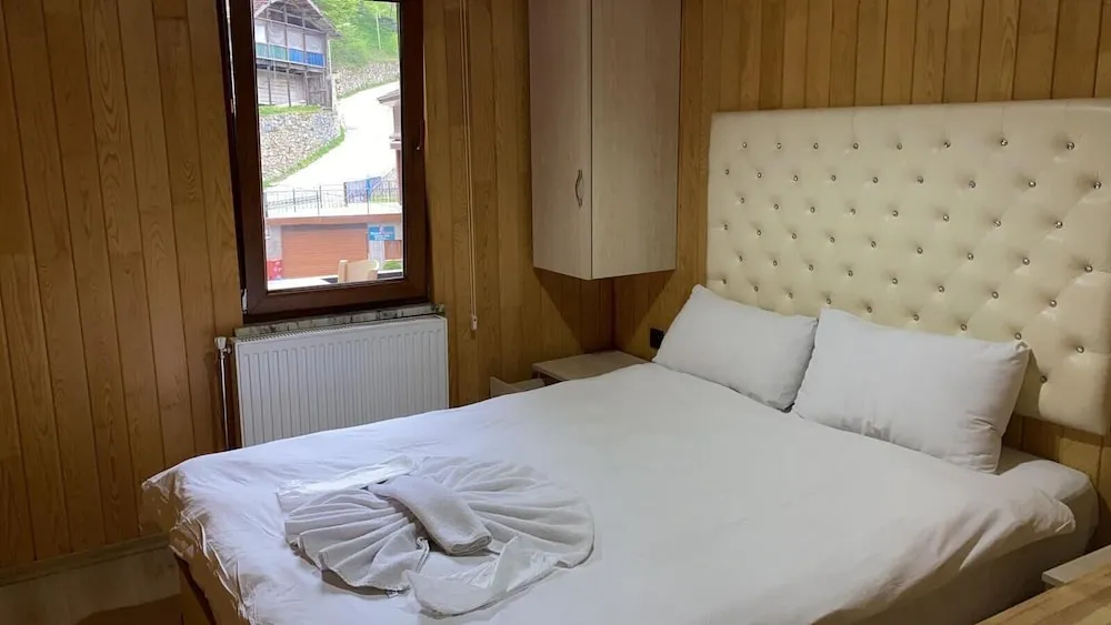 Çatı Katı, Balkonlu Dağ Manzaralı