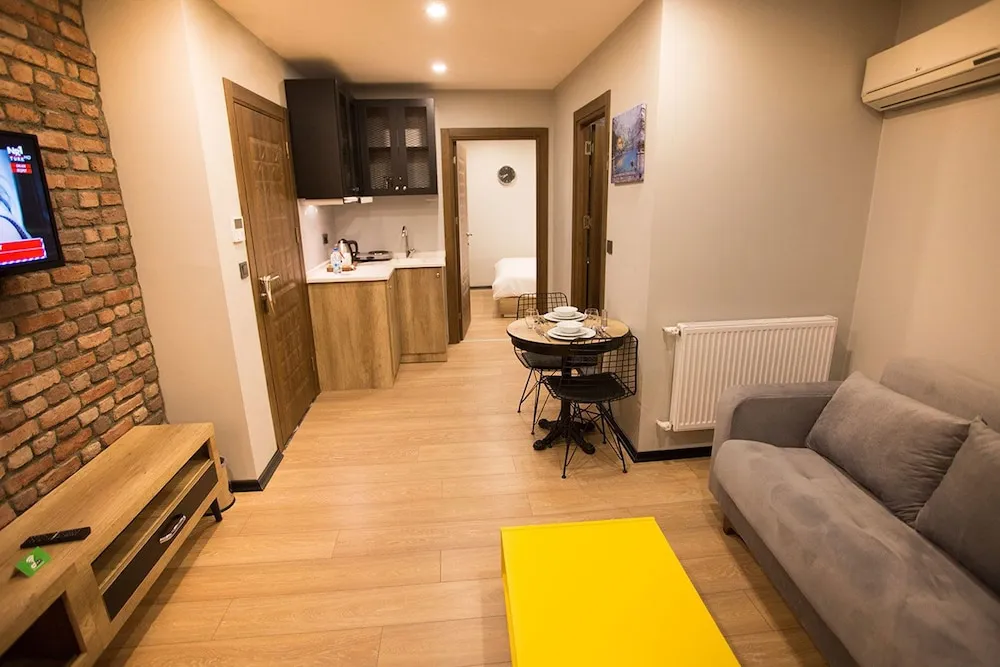 Apartment Basement /Ground Floor