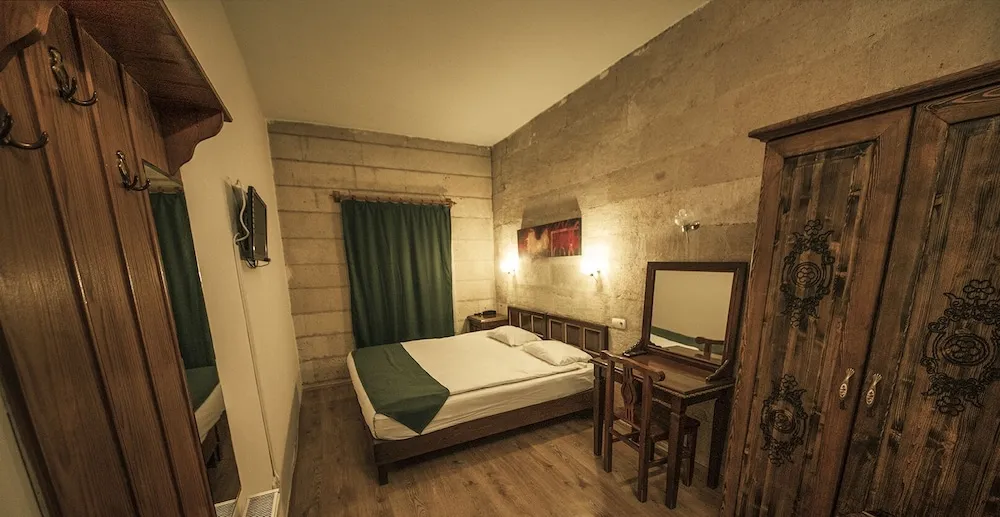 Standard Tek Büyük veya İki Ayrı Yataklı Oda (Standard Double or Twin bed)