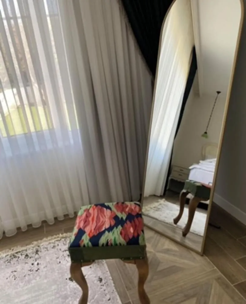 Deluxe Tek Büyük veya İki Ayrı Yataklı Oda, Kısmi Göl Manzaralı