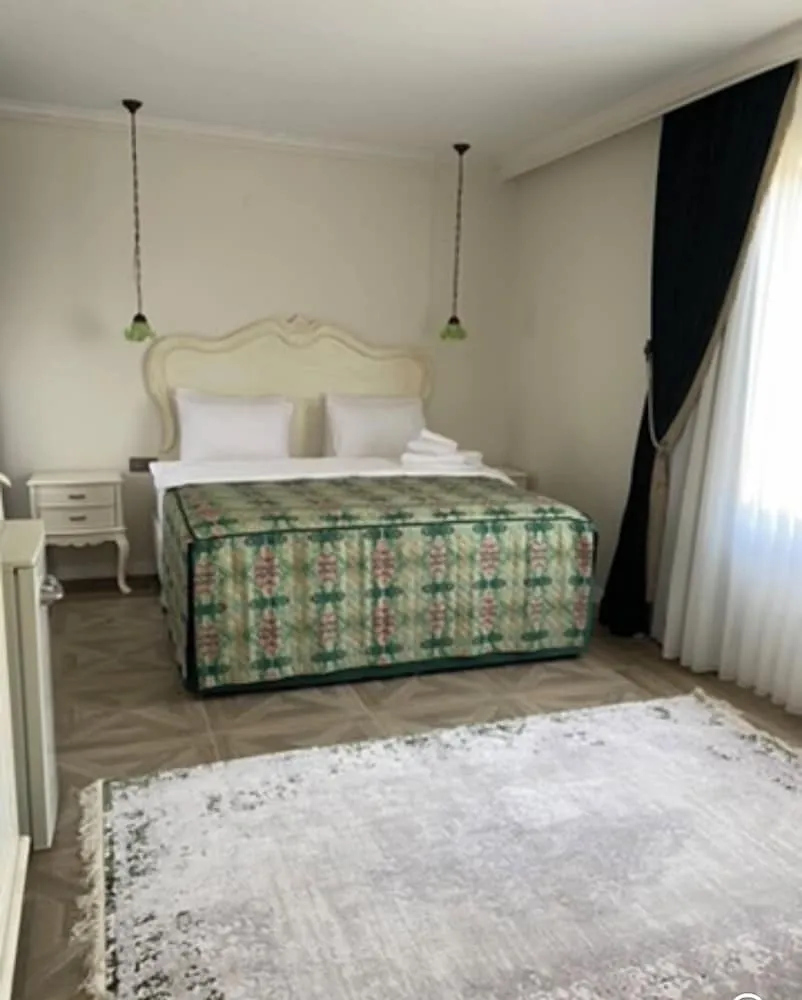 Deluxe Tek Büyük veya İki Ayrı Yataklı Oda, Kısmi Göl Manzaralı