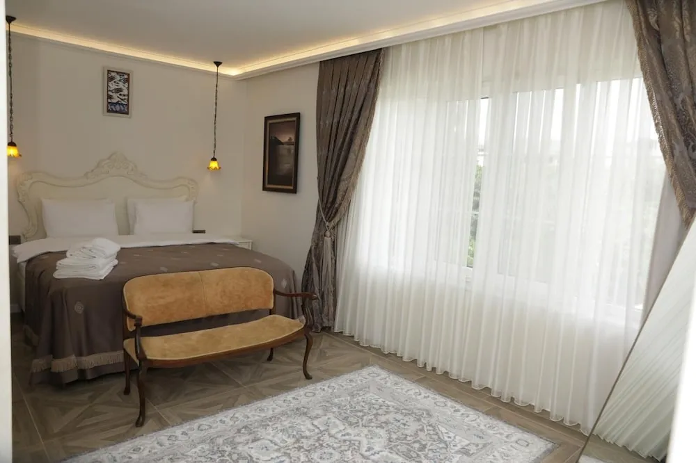 Deluxe Tek Büyük veya İki Ayrı Yataklı Oda, Kısmi Göl Manzaralı