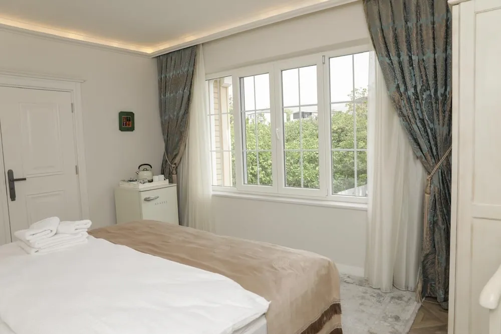 Standard Tek Büyük veya İki Ayrı Yataklı Oda, Bahçe Manzaralı