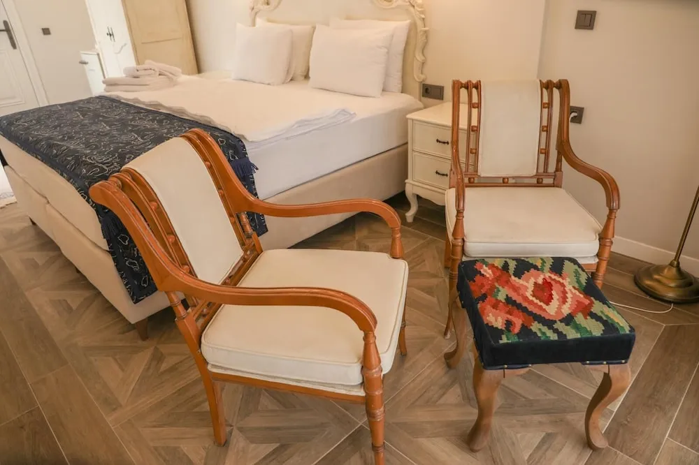 Deluxe Tek Büyük veya İki Ayrı Yataklı Oda, Balkon, Göl Manzaralı