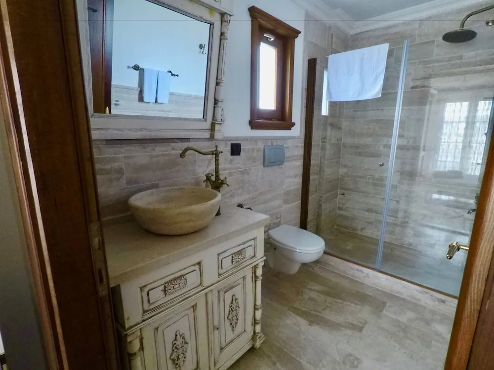Deluxe Tek Büyük Yataklı Oda, 1 Çift Kişilik Yatak, Kısmi Deniz Manzaralı