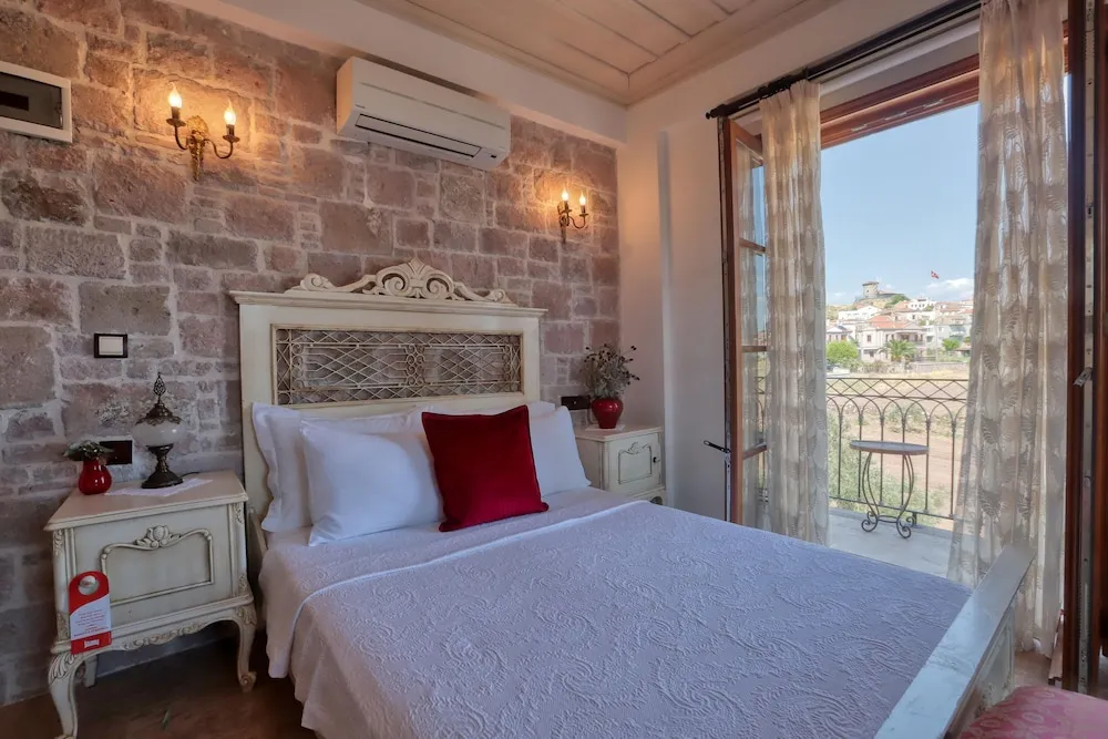 Deluxe Tek Büyük Yataklı Oda, 1 Çift Kişilik Yatak, Kısmi Deniz Manzaralı