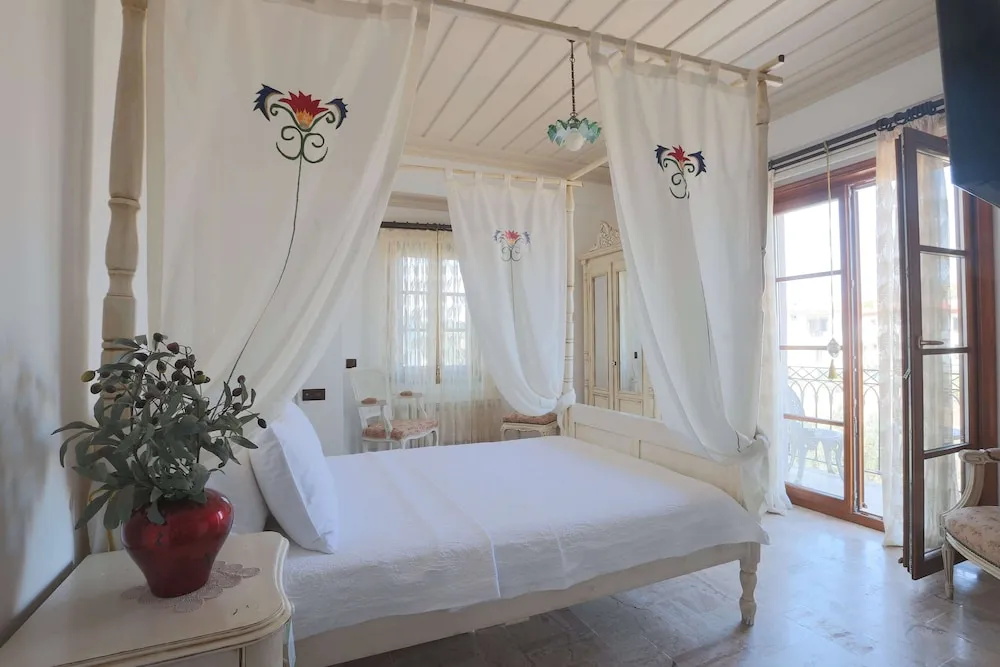 Deluxe Tek Büyük Yataklı Oda, 1 Çift Kişilik Yatak, Kısmi Deniz Manzaralı