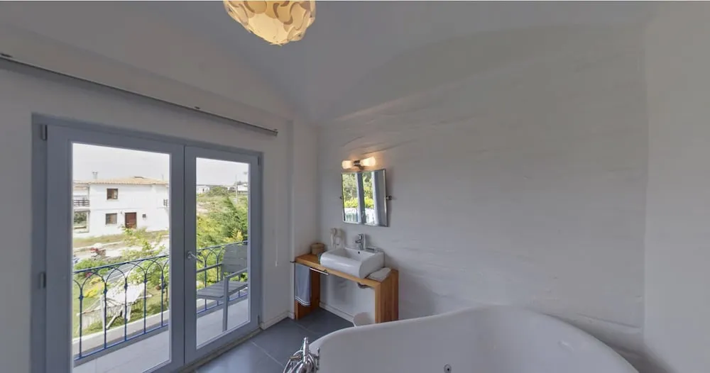 Deluxe Tek Büyük Yataklı Oda, Deniz Manzaralı
