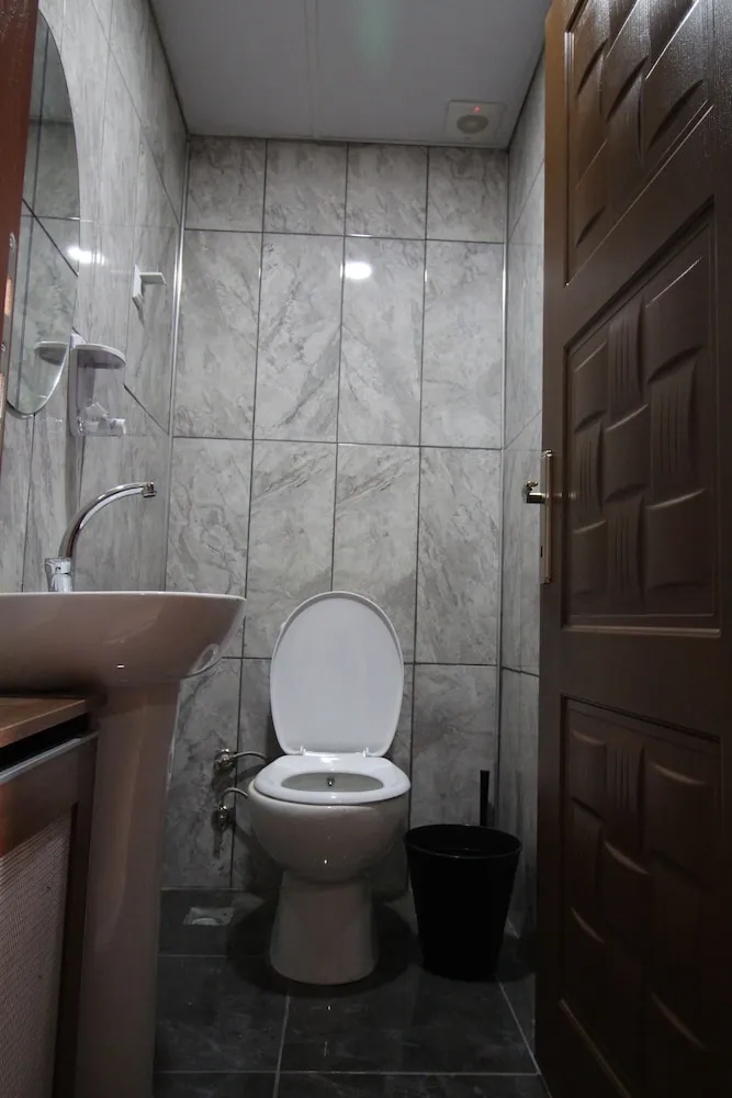 Tek Kişilik Oda, Ortak Banyo