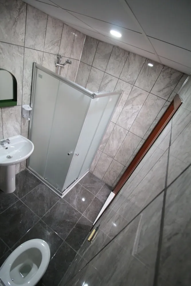 Tek Kişilik Oda, Ortak Banyo