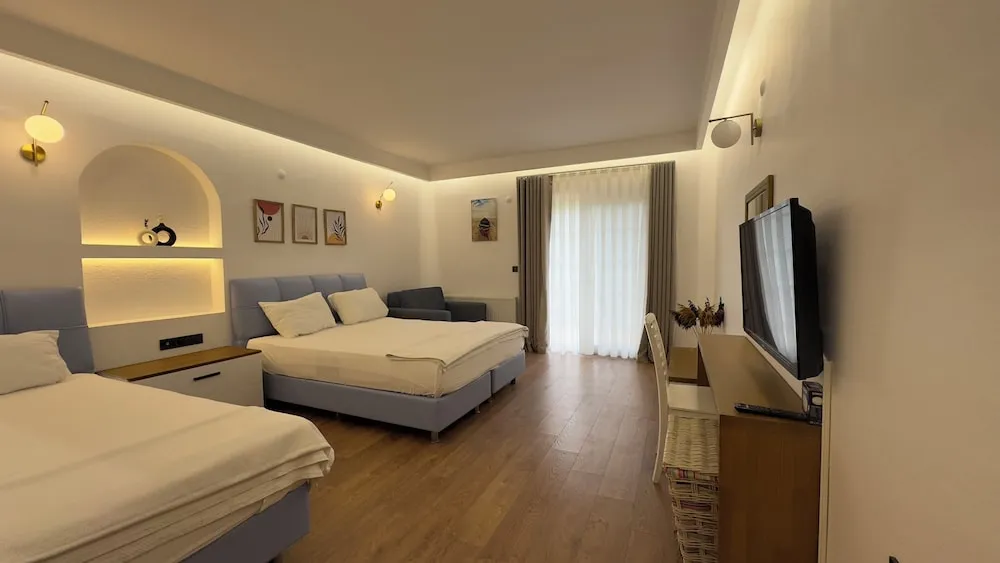 Standard Üç Kişilik Oda, Balkon