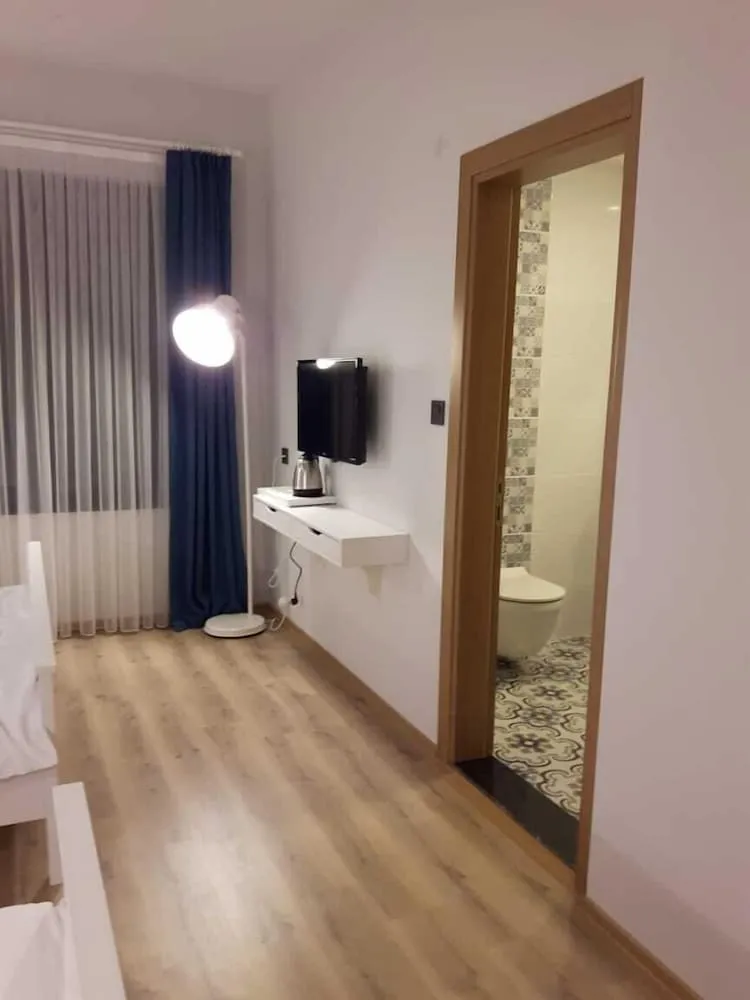Tek Büyük Yataklı Oda, Bahçe Manzaralı