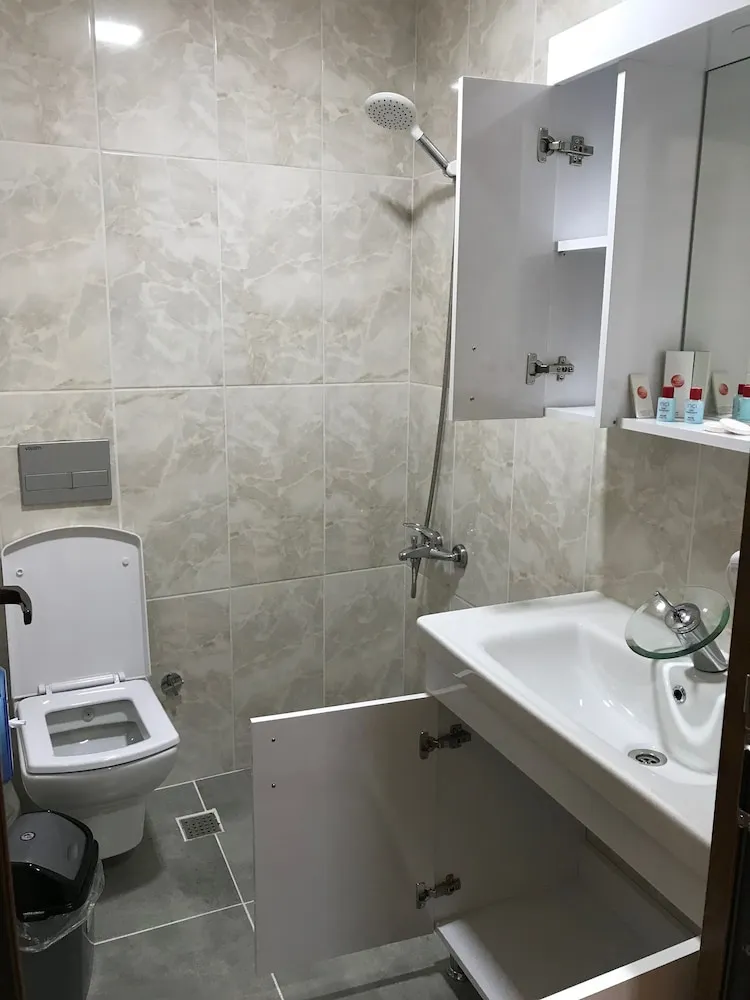 İki Ayrı Yataklı Oda, Sigara İçilebilir, Göl Manzaralı