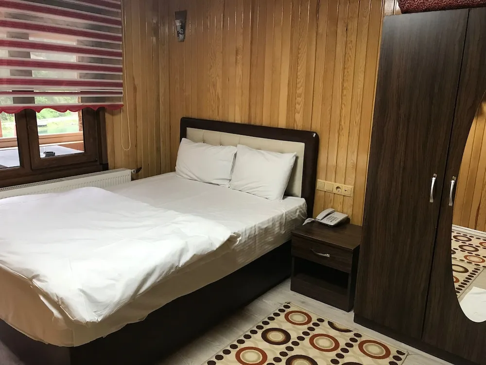 Deluxe Tek Büyük Yataklı Oda, Sigara İçilebilir, Göl Manzaralı