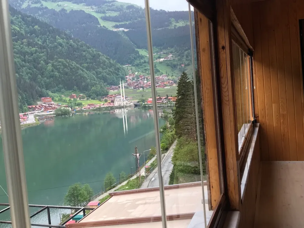 Dört Kişilik Oda, 1 Yatak Odası, Balkon, Göl Manzaralı