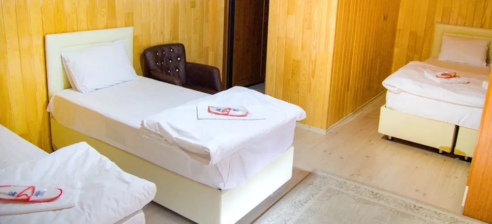 Dört Kişilik Oda, 1 Yatak Odası, Balkon, Göl Manzaralı