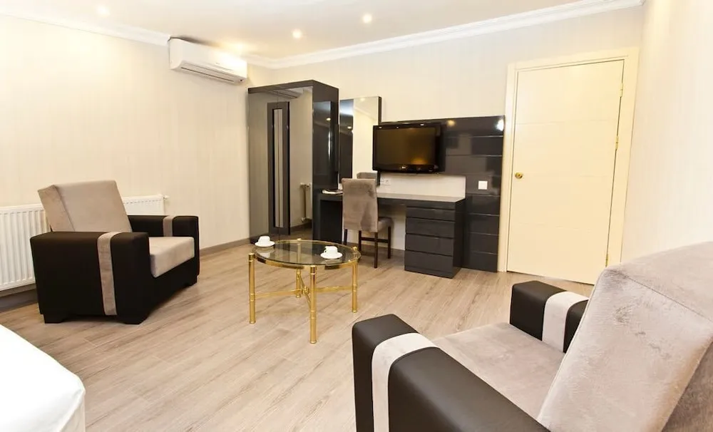 Çatı Katı Süiti (Penthouse)