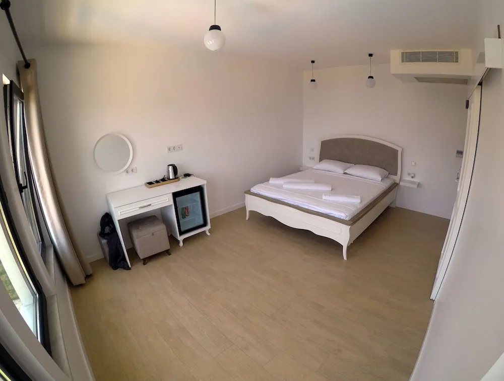 Deluxe Tek Büyük Yataklı Oda (No4 Globe)