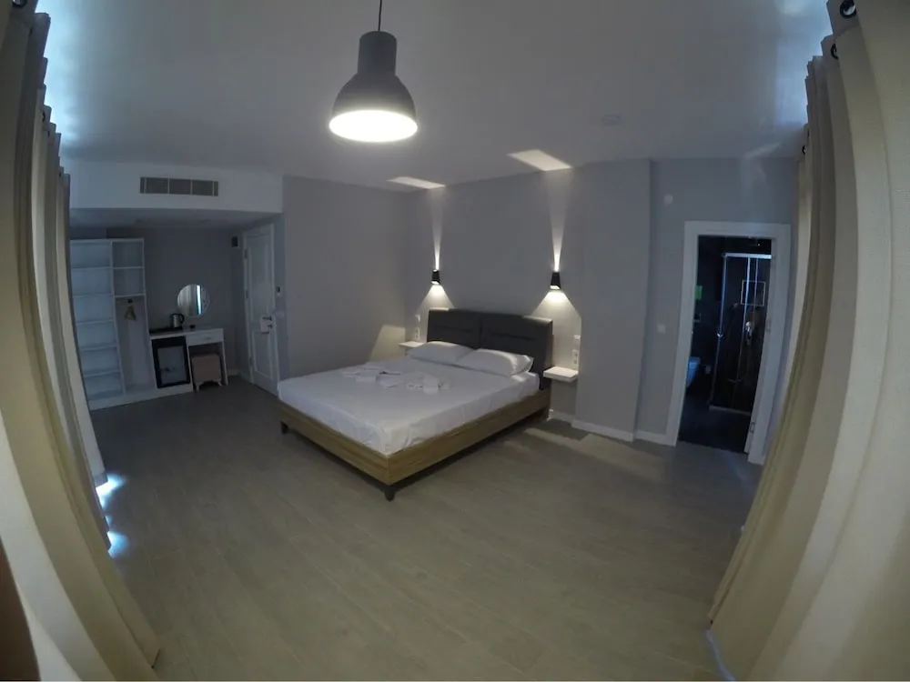 Deluxe Tek Büyük Yataklı Oda (No1 Antrasit)