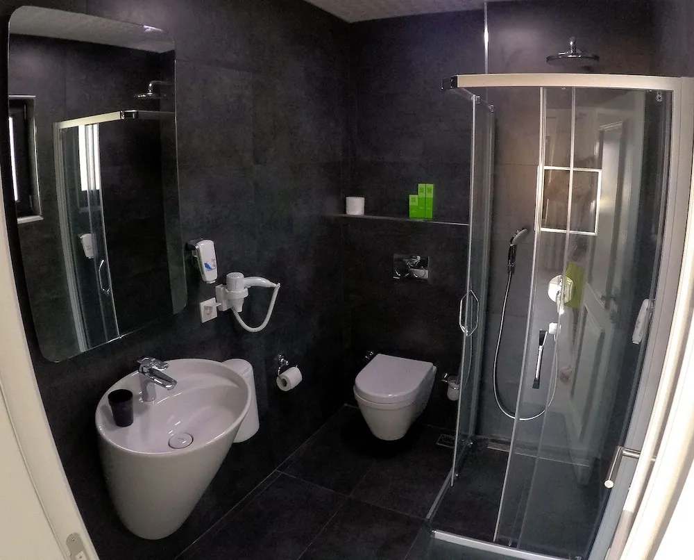 Deluxe Tek Büyük Yataklı Oda (No1 Antrasit)