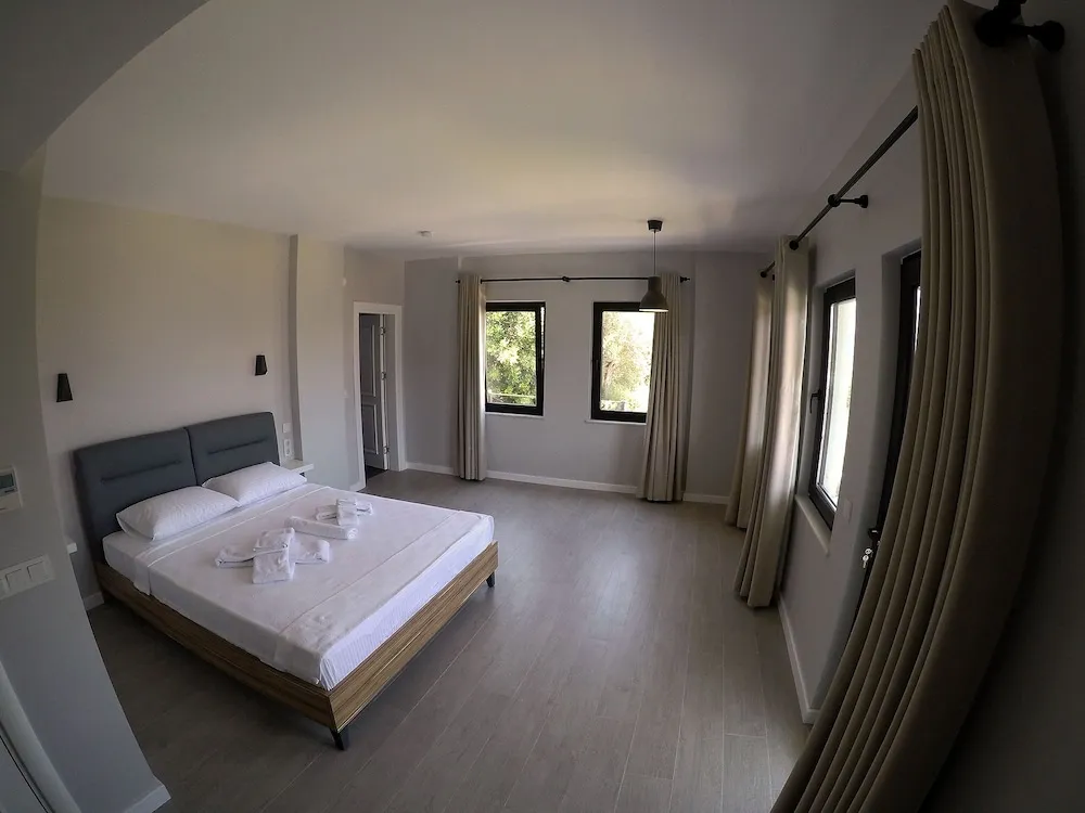 Deluxe Tek Büyük Yataklı Oda (No1 Antrasit)
