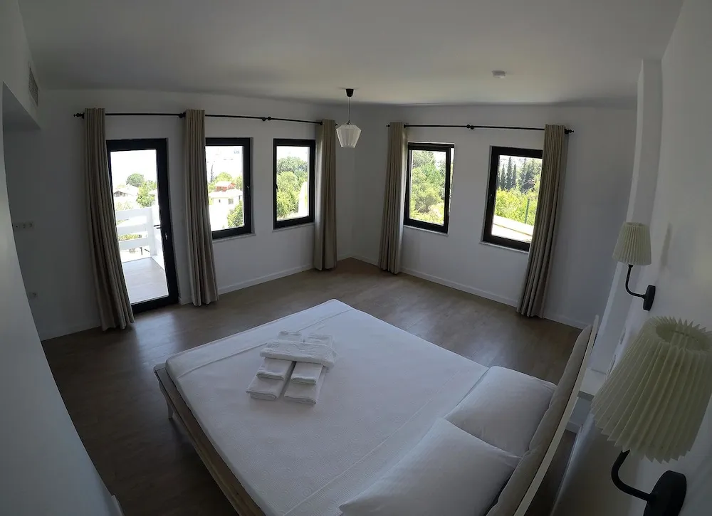 Deluxe Tek Büyük Yataklı Oda (No6 Bone)