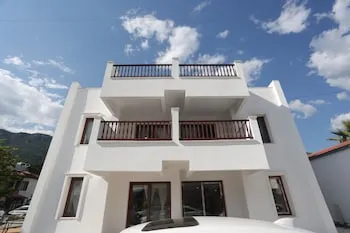 Alp Suites Limon