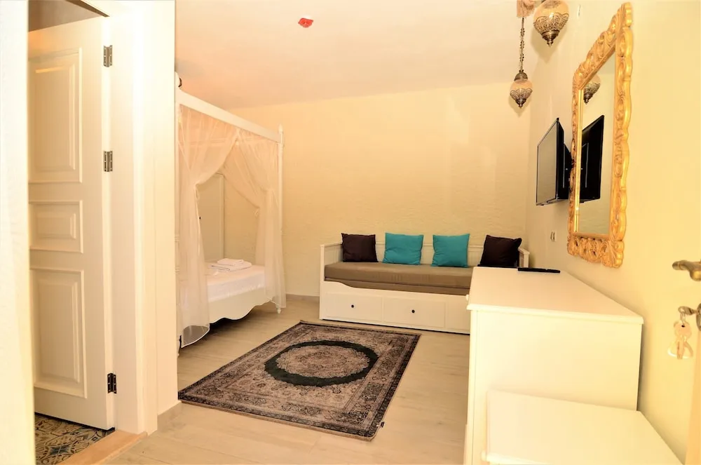 Dört Kişilik Oda, Bahçe Manzaralı