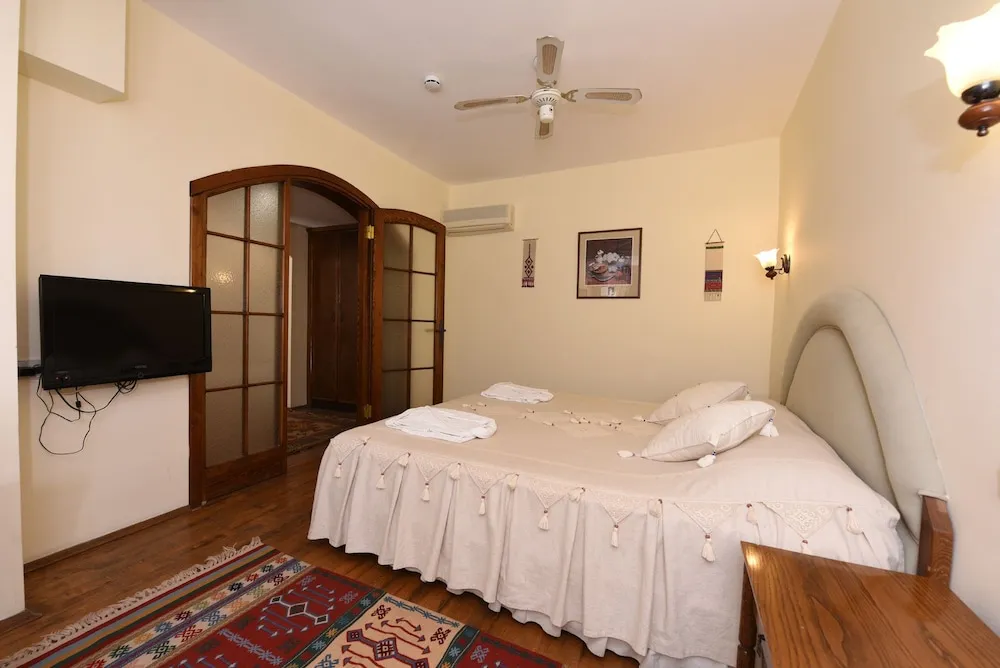 Deluxe Tek Büyük Yataklı Oda