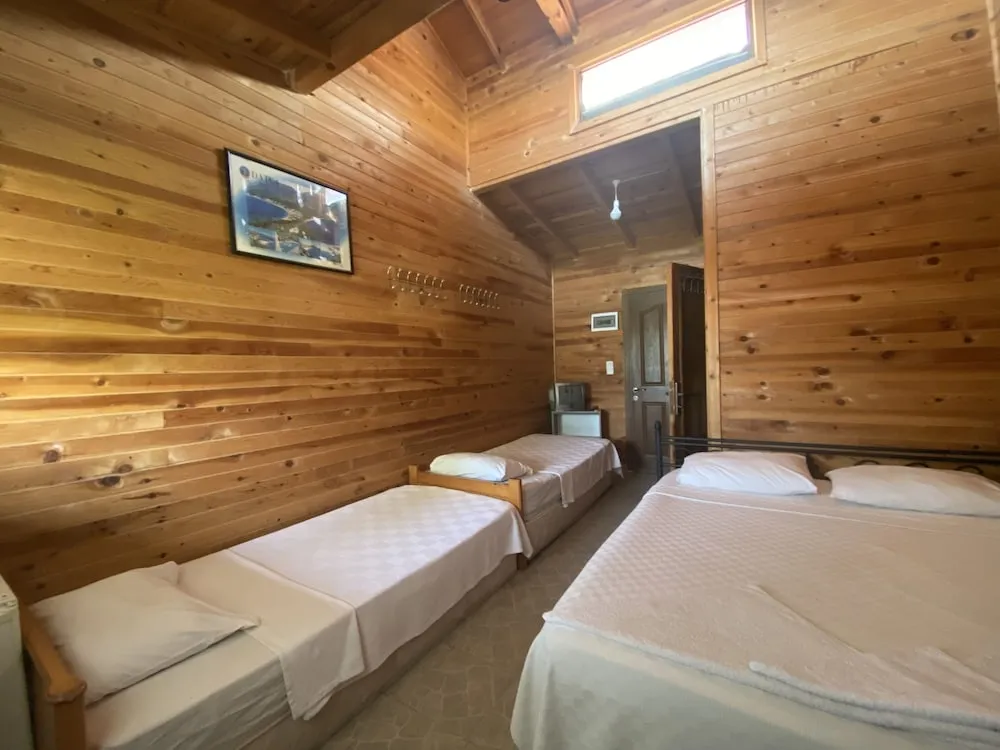 Deluxe Dört Kişilik Oda, Bahçe Manzaralı