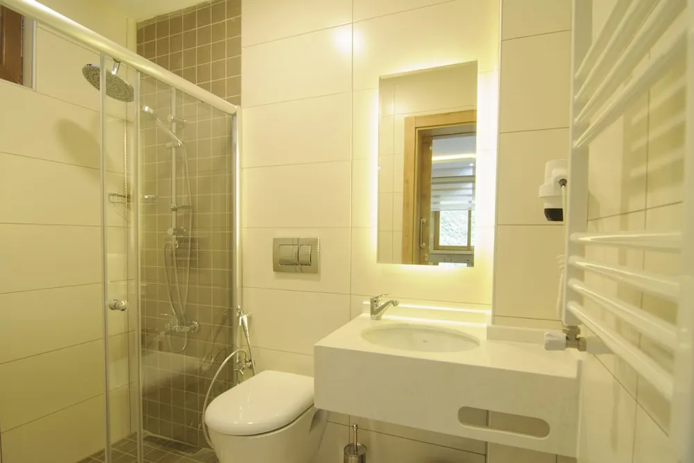 Deluxe Çift Kişilik Oda,Balkonlu,Göl Manzaralı
