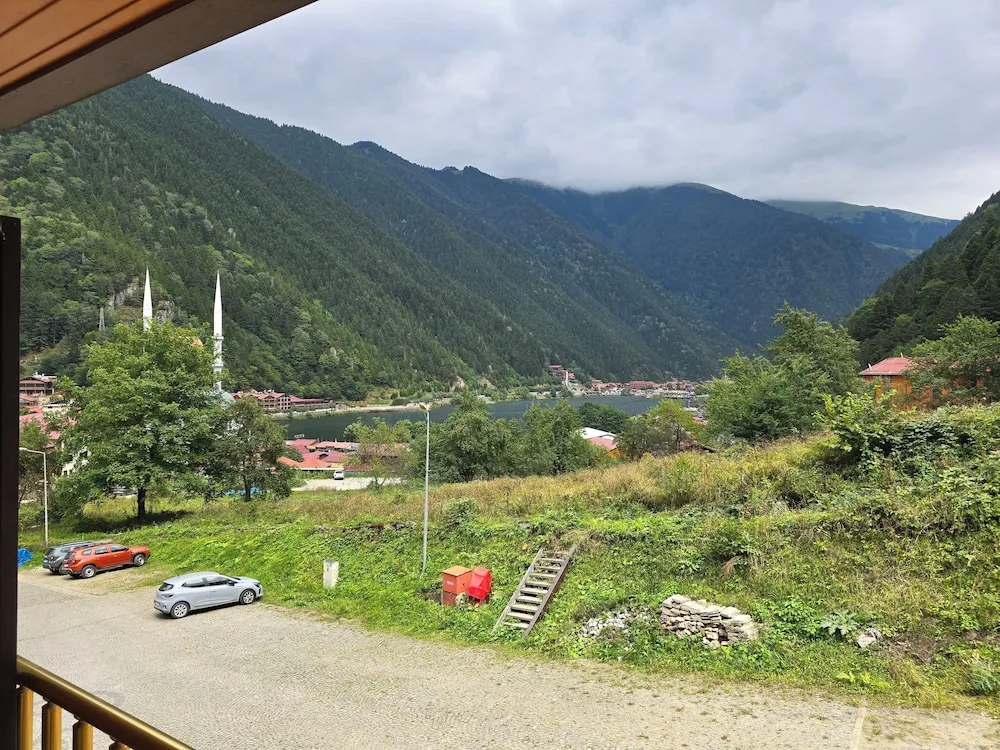 Deluxe Çift Kişilik Oda,Balkonlu,Göl Manzaralı