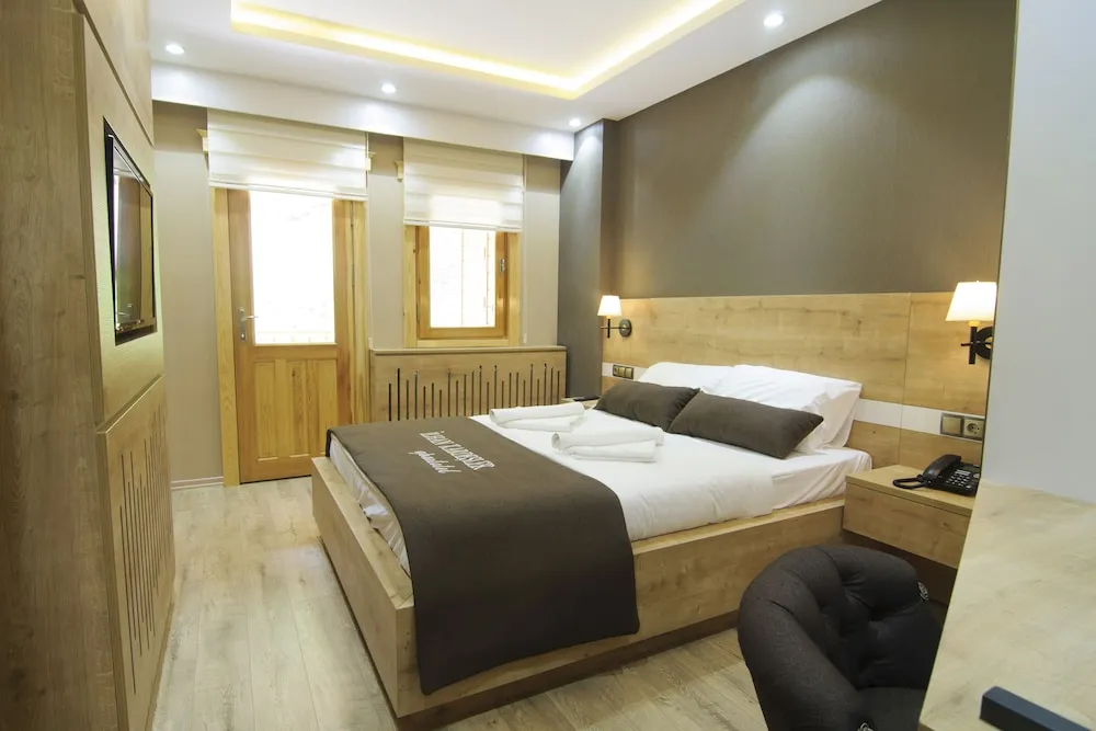Deluxe Çift Kişilik Oda,Balkonlu,Göl Manzaralı